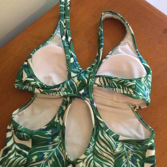Cupshe- NWT Green/ Blue Floral Swimsuit. Size S - Picture 5 of 8